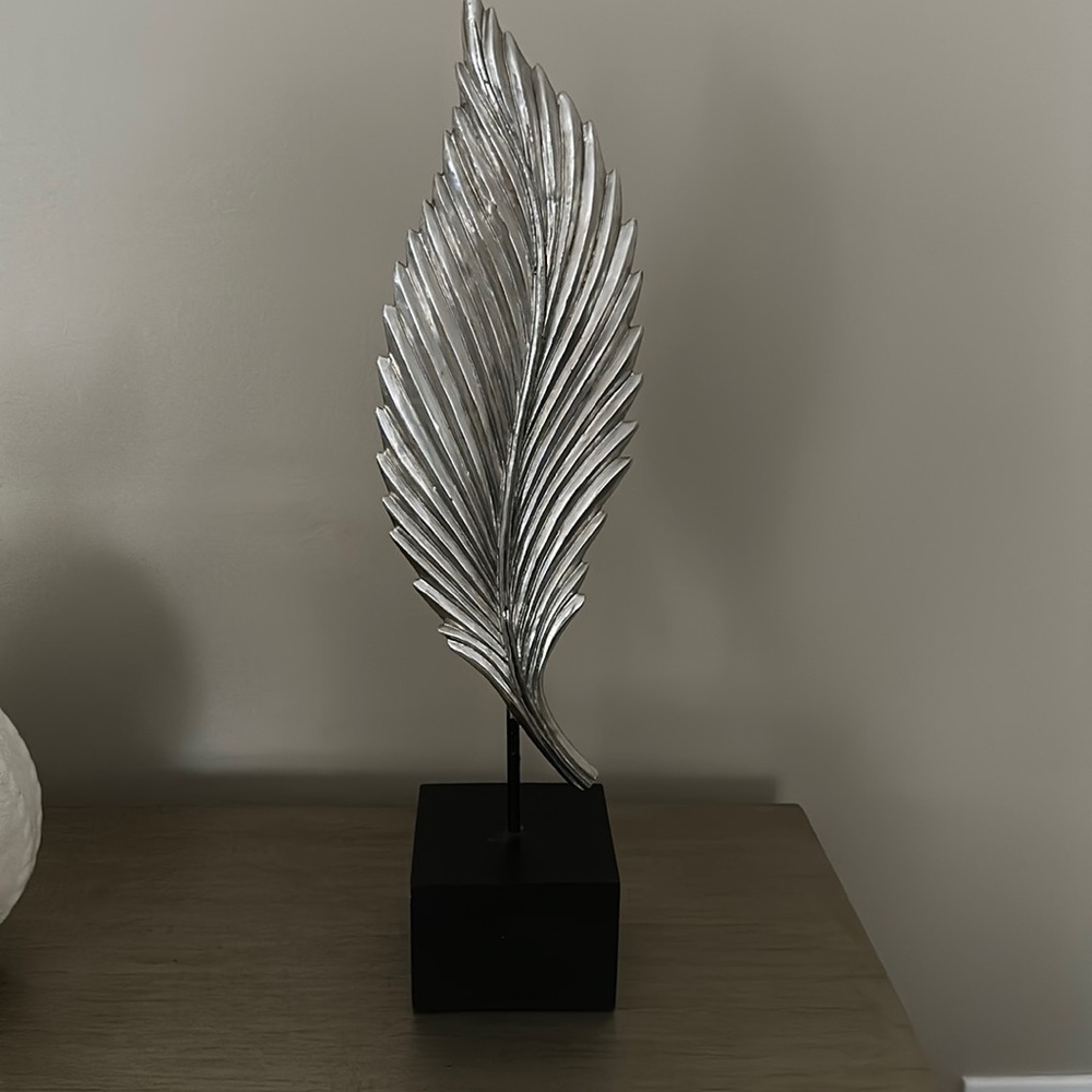 Silver leaf decor